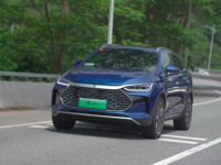 4.3秒破百一箱油跑1000km+!后排还带按摩座椅!30万级的比亚迪值不值?