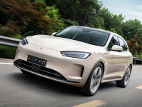 纯电版本问界M5来袭 特斯拉Model Y最直接的对手 拥有专属配色更显个性