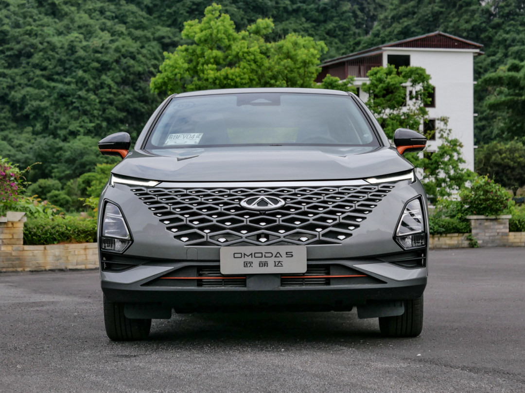 什么?还选什么合资?年轻人代步通勤专属SUV 该选欧萌达还是神兽