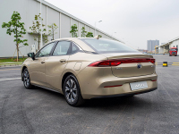 大家没钱消费，却有钱买电车，各位究竟图的是啥？