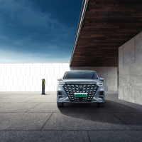 前后皆是“头等舱”  纯电豪华MPV荣威iMAX8 EV耀世起航 25.98万起售