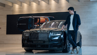 V12引擎，车内还能看星星，40岁前开上必是“壕”