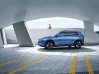 自主排队停车还能上下楼层，这自动泊车技术让你省时、省力又省心