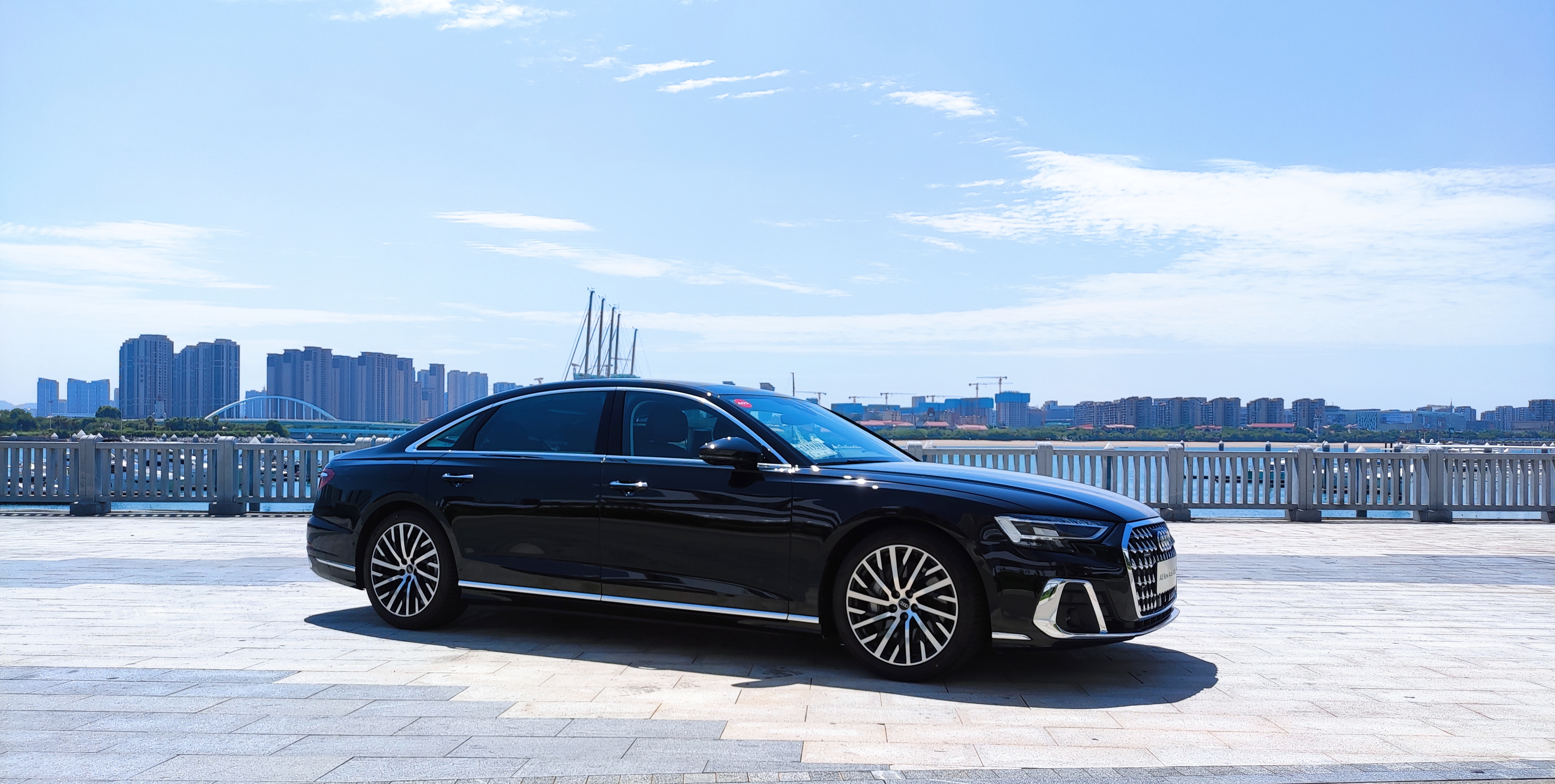 成功男士必选 新款奥迪a8l售82.98万起!