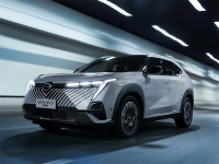 中国品牌又来卷啦！这新车配2.0L混动，不到12万起