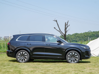 国庆出行最佳大六座SUV！舒适豪华  油耗仅5.8L续航超1200km  