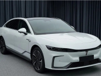 车长超5米配置更优秀？纯电C级车又新添一个强劲对手 