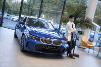 新3系登场，标配曲面屏+拨片挡杆！