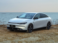 性能/价格比拉满？ 赛道试驾零跑C01