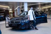 无边车门、掀背造型、升降尾翼、媲美7系空间！