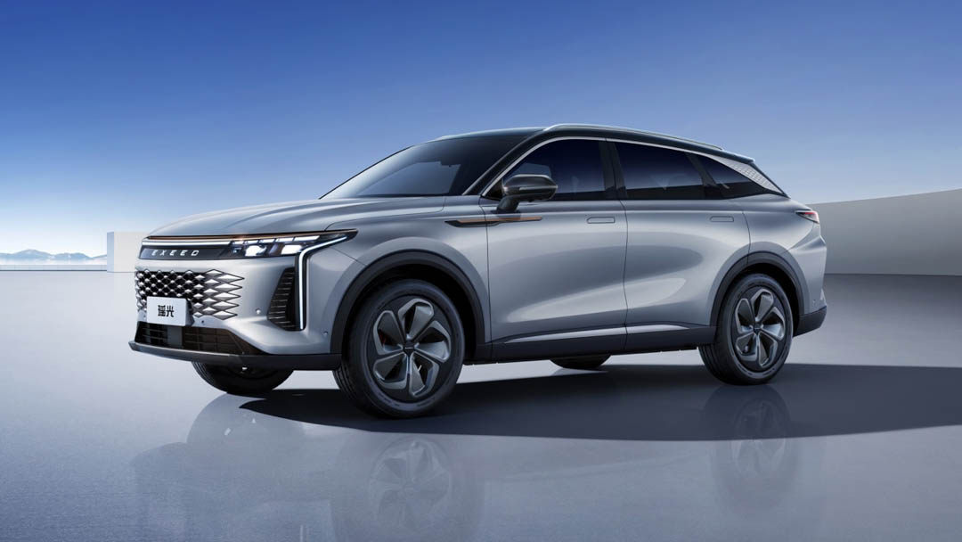 奇瑞全新旗舰级SUV！2.0T+四驱+发光车标 网友：换个车标堪比百万