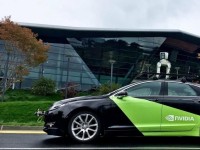 之前还老出事故的自动驾驶 怎么突然又行了？