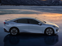 17.19万元起！轴距2米9+续航1200km+无边车门 这中型轿车月销过万