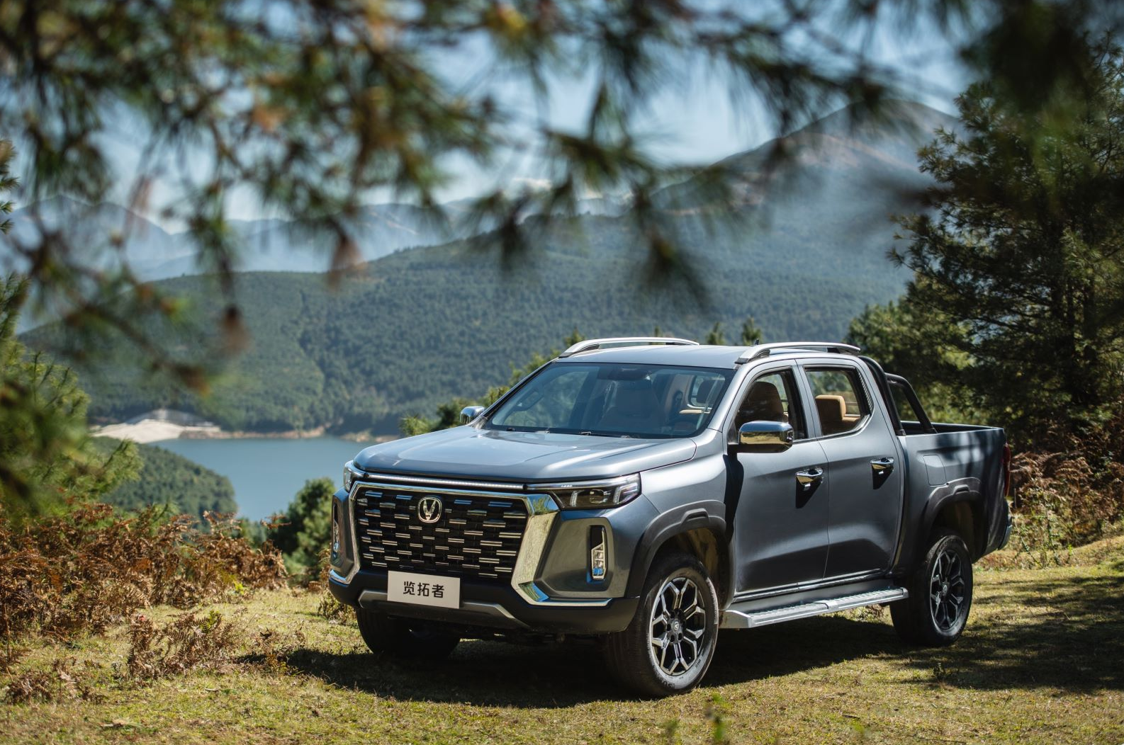 越野出行的新晋之选！兼备科技感+豪华感 览拓者会是皮卡领域的新宠儿？