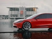 特斯拉要跟比亚迪拼命，它的新车真能改变一切？