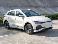 新款比亚迪e2爆光!配水晶挡把 老款售价不到10万 又爆款?