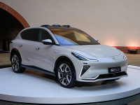 标配空悬还有全景风挡！好开又舒服的豪华SUV来了！