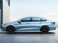 10安全气囊！亏电油耗4L+续航1300km 又一款混动轿车曝光