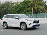 对不起 我们不用充电！开这双擎SUV 吃饭都比同事早？