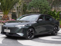 仅8.99万起！全系标配大屏+1.5T动力！这长安新家轿要火了？