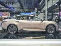 轴距2880mm！245马力 用比亚迪技术的丰田中型车才卖16.98万元？