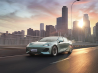 史上最强购车季来袭，深蓝SL03补贴至高4.2万，“油电同价”尊享极致驾控