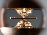 有了这技术 充电能像加油这么快？别急！让科学再飞一会儿