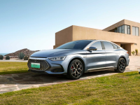 旗舰对决，汉DM-i和凯美瑞双擎该怎么选？