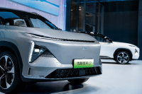 颠覆传统混动 吉利银河L7携“智爱座舱”亮相上海车展