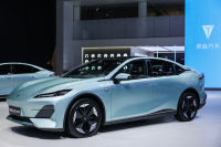 加速电动时代 深蓝汽车品牌首次亮相上海车展