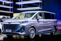 奔腾M9重磅上市 双车首发亮相  一汽奔腾全明星阵容出击上海车展