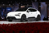 3.8秒破百 轿跑SUV极星4亮相上海车展