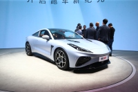 17.88万开跑车？哪吒GT亮相上海车展