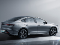 10.18万起！7.3秒破百+续航1200km 比亚迪又一款轿车卷起来