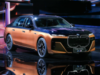 系列最强车型正式登场!宝马i7 M70L上市 售价189.90万