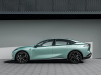 别急着买比亚迪 价格更低配置更强 这台新能源中型车仅14.59万起！