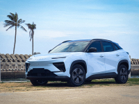 双层隔音车窗与女王座椅配齐 这款14万起的SUV性价比太高了！