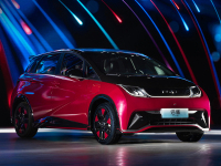 25个月50万辆下线 赛道基因加身 比亚迪海豚新车将卖爆？