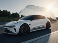 号称友商五年造不出来的“地表最强” 极氪001 FR正式上市，76.9万元起！