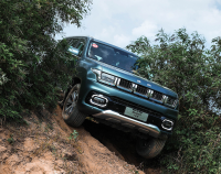 选柴油才是真·玩家！配2.5吨拖挂资质 一箱油带你玩到世界尽头