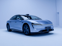 华为智选车的首款轿车来了 实拍智界S7