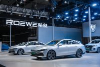 靓仔买车啦！“12万的BBA”荣威D7亮相广州车展，多项惊喜优惠享不停