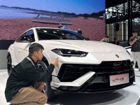 4.0T动力/3.6秒破百 车展实拍兰博基尼Urus S