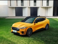 续航长了还便宜了，这美系纯电肌肉车很难不爱！