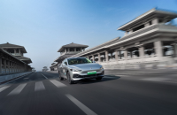 坚定打好“技术战”和“价值战” 荣威“D战略”落地见效，  2023新能源销量占比劲增29%