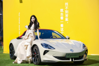 与保时捷拉齐,“高定版”MG Cyberster现已上市,即刻下定3月可提车!