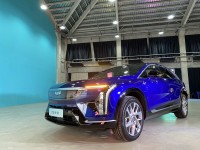 凯迪拉克发新车！小号锐歌+33寸9K大屏 豪华品牌也开始内卷！