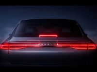16万的纯电中大型车!银河E8龙腾版到底该怎么选?
