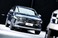 “风向标”来了，北京现代第五代胜达、全新途胜L惊艳北京车展