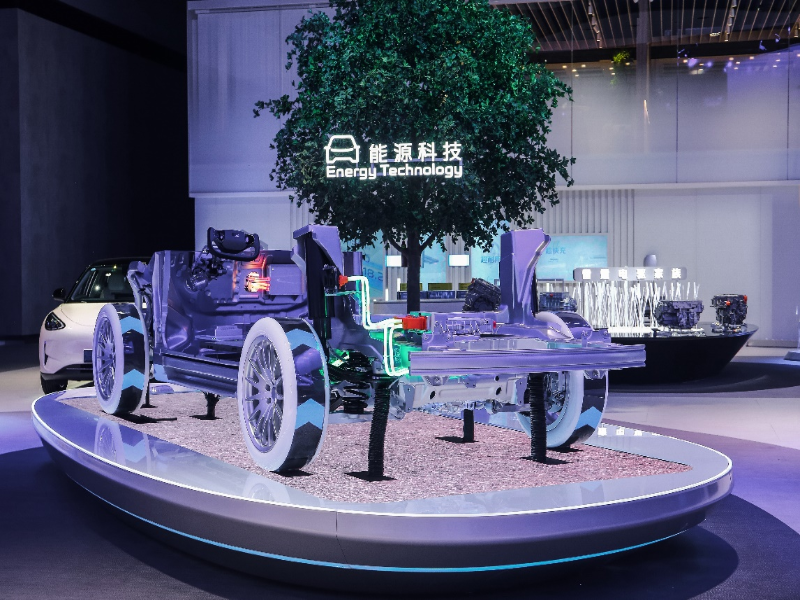 吉利发布“神盾金砖”电池品牌,“科技硬核SUV”银河战舰全球首发